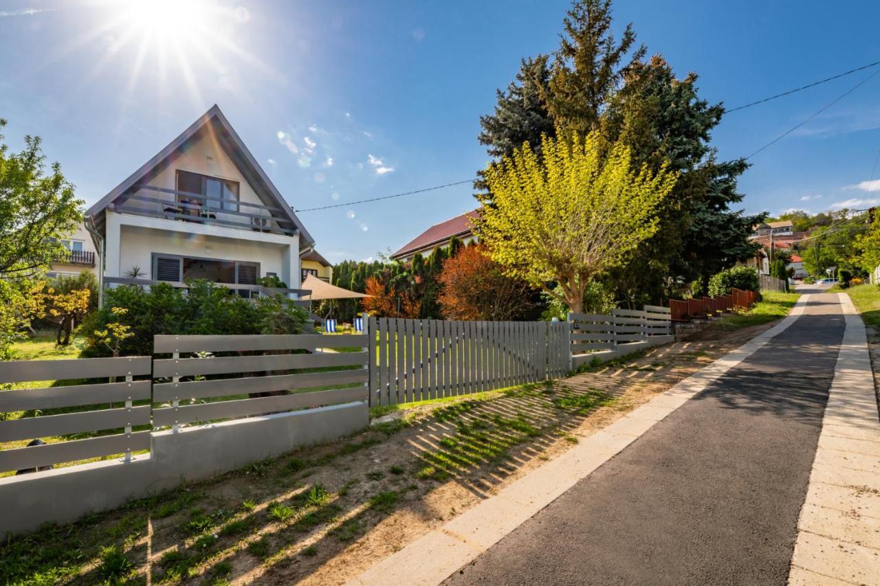 Villa Madarasz 5 Deluxe Vendeghaz Balatonalmádi Exterior foto